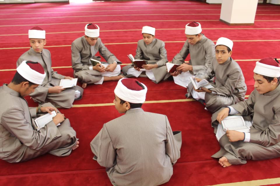 ألبس والديك تاج الوقار